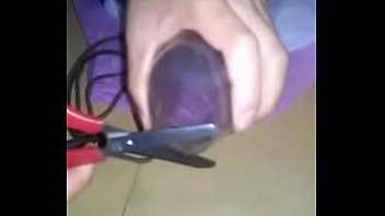 Мулатка гарцюет на розовом латексном пенисе